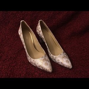 Michael Kors Closed Heel pump (USED)